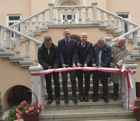 PAŁAC DOLAŃSKICH ODZYSKUJE BLASK – DUŻA INWESTYCJA W GRĘBOWIE