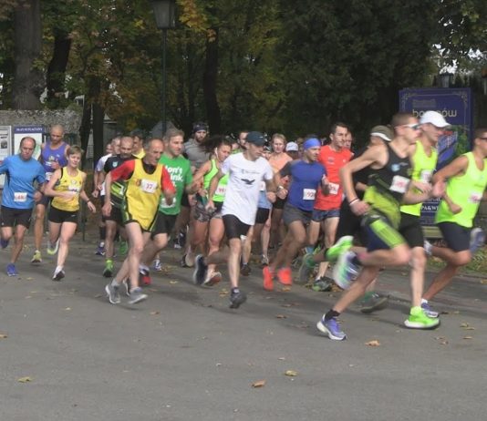 Z BARANOWA SANDOMIERSKIEGO DO TARNOBRZEGA – BIEGACZE UPAMIĘTNILI ALFREDA FREYERA