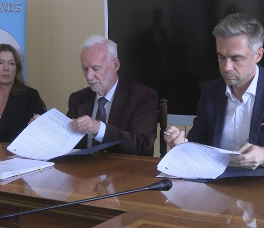 INWESTUJĄ W ODNAWIALNE ŹRÓDŁA ENERGII – W TARNOBRZEGU PODPISALI UMOWĘ