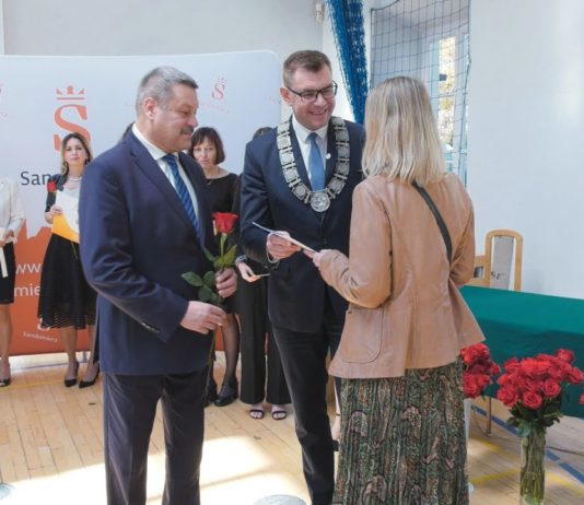 NAGRODY I PODZIĘKOWANIA DLA NAUCZYCIELI – DZIEŃ EDUKACJI NARODOWEJ W SANDOMIERZU