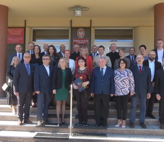 DZIEŃ EDUKACJI NARODOWEJ – STAROSTA TARNOBRZESKI WRĘCZYŁ NAGRODY