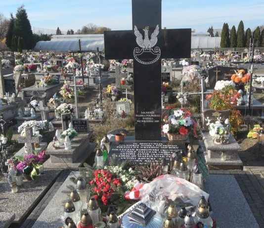 Z SZACUNKU DO BOHATERÓW – W GRĘBOWIE ODNOWIONO GRÓB POLSKICH ŻOŁNIERZY