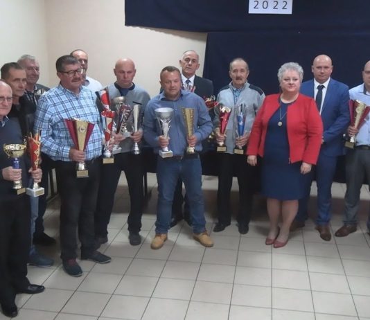 ZAKOŃCZENIE SEZONU W GORZYCACH – NAGRODY DLA HODOWCÓW GOŁĘBI POCZTOWYCH