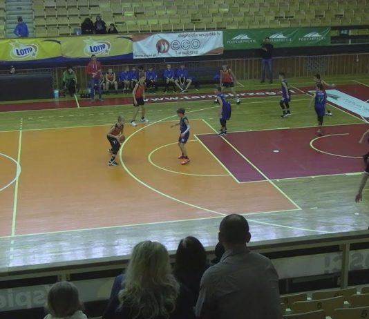 TURNIEJ LIGOWY W TARNOBRZEGU – PIERWSZE MECZE MŁODYCH KOSZYKARZY