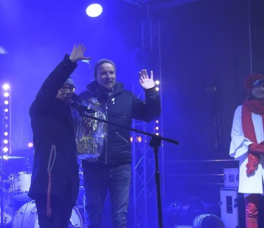 JUBILEUSZOWE NIESIENIE POMOCY – CHOINKA ŻYCZEŃ Z ZESPOŁEM FEEL