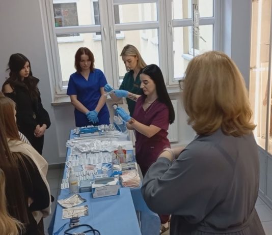 UCZELNIA OTWORZYŁA SWOJE DRZWI – W TARNOBRZEGU ZAPREZENTOWALI OFERTĘ