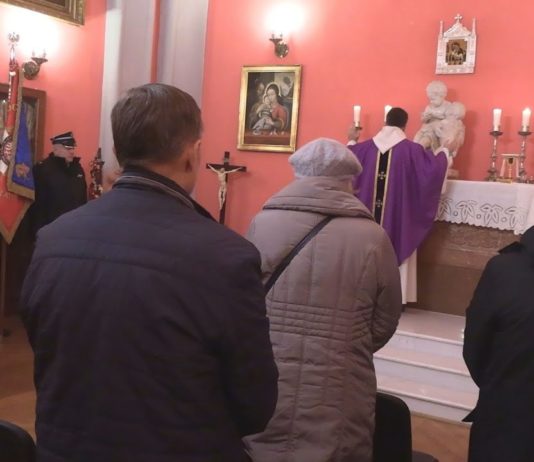 W ROCZNICĘ TRAGICZNEGO POŻARU – SYMBOLICZNA UROCZYSTOŚĆ W ZAMKU TARNOWSKICH