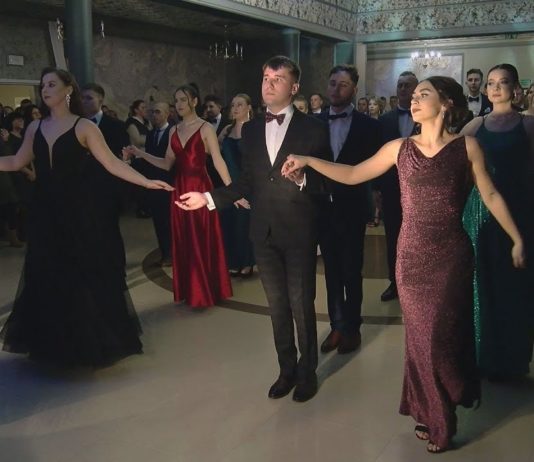 UROCZYSTY BAL MATURALNY – STUDNIÓWKA UCZNIÓW TARNOBRZESKIEGO „ROLNIKA”