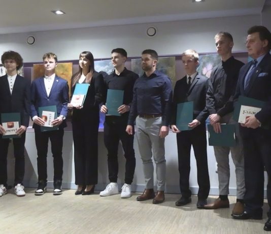 DOCENILI SPORTOWCÓW I TRENERÓW – STYPENDIA I NAGRODY W NOWEJ DĘBIE