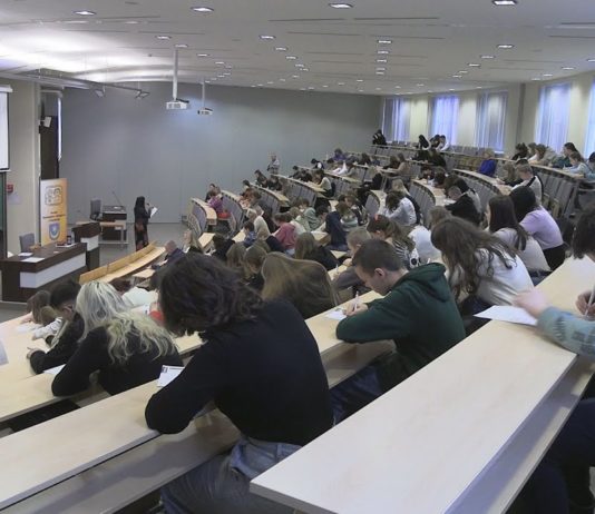 ZMAGANIA Z GRAMATYKĄ I ORTOGRAFIĄ – MIEJSKIE DYKTANDO W TARNOBRZEGU