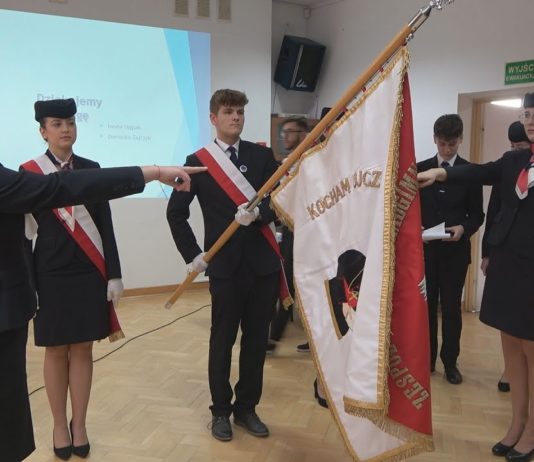 STEWARDESY I STEWARDZI ZŁOŻYLI ŚLUBOWANIE – DONIOSŁA UROCZYSTOŚĆ W „PRYMASÓWCE”