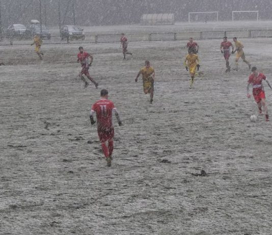 EKSTREMALNE DERBY W POŁAŃCU – CZARNI POKONALI WISŁĘ SANDOMIERZ