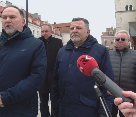 ZACHĘCAJĄ DO SKŁADANIA WNIOSKÓW – POSŁOWIE PREZENTUJĄ RZĄDOWE PROGRAMY