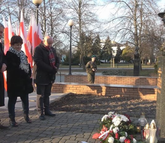 ODDALI HOŁD ŻOŁNIERZOM WYKLĘTYM – UROCZYSTOŚĆ PATRIOTYCZNA W TARNOBRZEGU