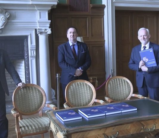 PRACA ARCHEOLOGÓW PRZELANA NA PAPIER – KSIĄŻKA O CMENTARZYSKU W MACHOWIE