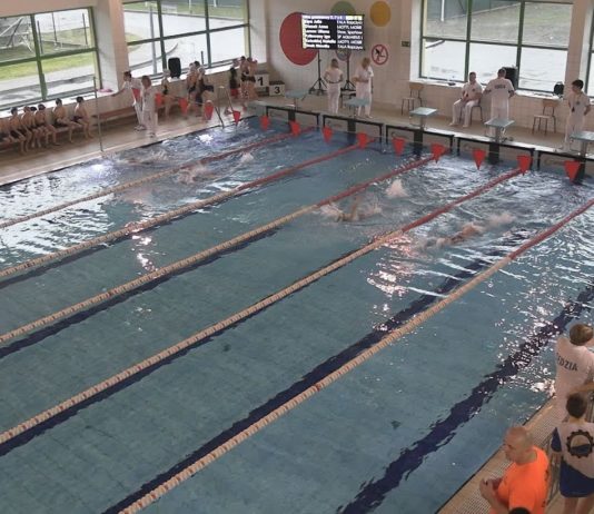 MISTRZOSTWA OKRĘGU PODKARPACKIEGO – RYWALIZACJA PŁYWAKÓW W NOWEJ DĘBIE