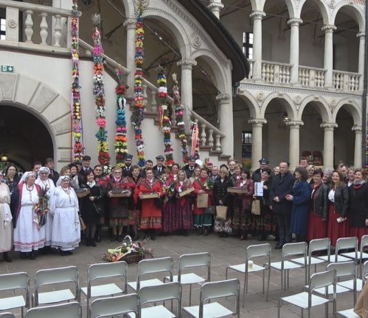KULTYWUJĄ WIELKANOCNE TRADYCJE – ŚWIĘTOWANIE W BARANOWIE SANDOMIERSKIM
