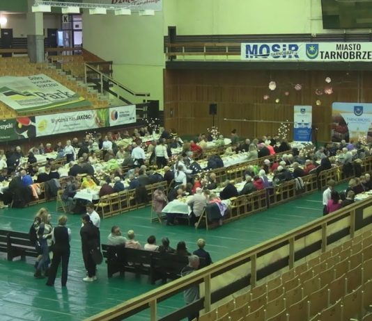 ZASIEDLI PRZY WSPÓLNYM STOLE – ŚNIADANIE WIELKANOCNE W TARNOBRZEGU