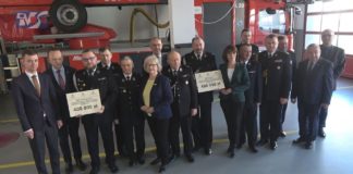 STRAŻACY ODEBRALI PROMESY – BĘDĄ NOWE SAMOCHODY W POWIECIE TARNOBRZESKIM