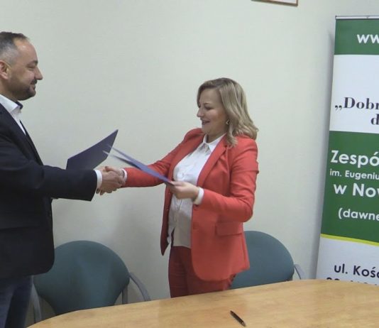 W NOWEJ DĘBIE PODPISALI UMOWĘ – SZKOŁA POZYSKAŁA NOWEGO PARTNERA
