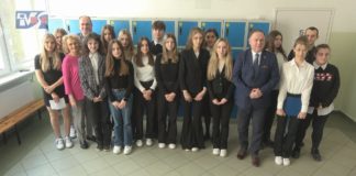 ZASIĄDĄ W POSELSKICH ŁAWACH – WIELKI SUKCES UCZNIÓW Z SANDOMIERZA