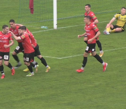 SIARKA PRZEGRAŁA MECZ OSTATNIEJ SZANSY – ZWYCIĘSTWO PIŁKARZY POGONI SIEDLCE