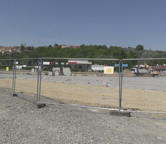 W SANDOMIERZU ZGODNIE Z PLANEM – TRWA MODERNIZACJA PLACU TARGOWEGO