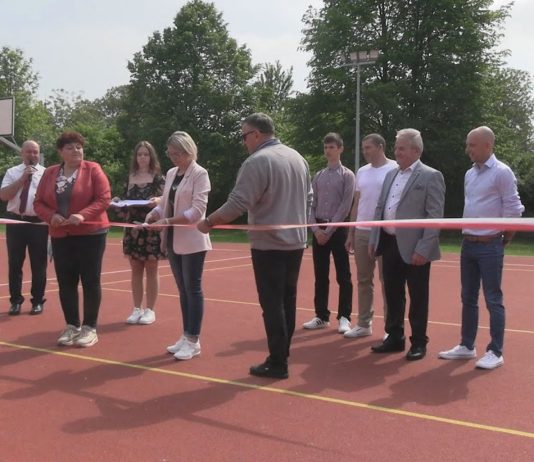 NOWE MOŻLIWOŚCI WE WRZAWACH – UROCZYSTE OTWARCIE UPRAGNIONEGO BOISKA