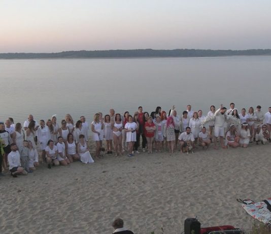 NASTROJOWA MUZYKA I NIESIE POMOCY – JEZIORO ANIOŁÓW W TARNOBRZEGU