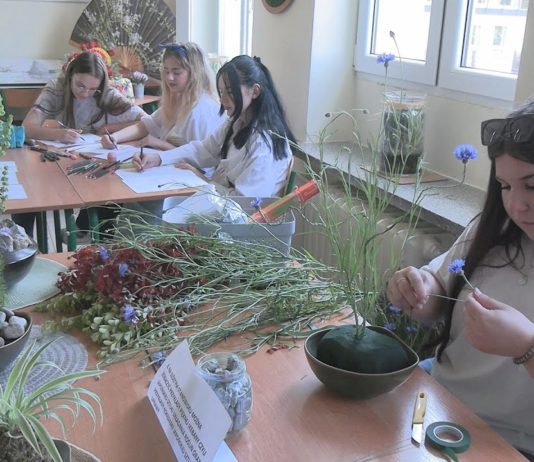 ZAPREZENTOWALI SWOJĄ OFERTĘ – DZIEŃ OTWARTY W TARNOBRZESKIM „ROLNIKU”