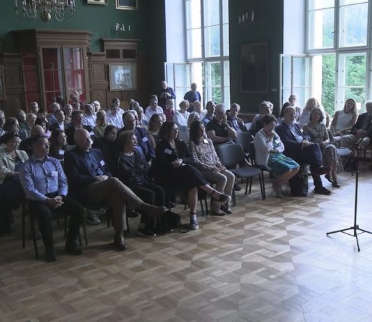 ZJAZD RODU Z WERNISAŻEM WYSTAWY – TARNOWSCY ZNÓW W DZIKOWIE