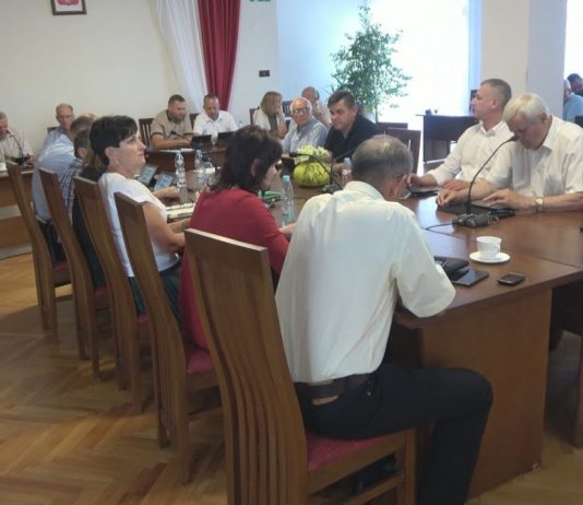 WSZYSCY RADNI POZYTYWNIE OCENILI BURMISTRZA – SESJA ABSOLUTORYJNA W BARANOWIE SANDOMIERSKIM