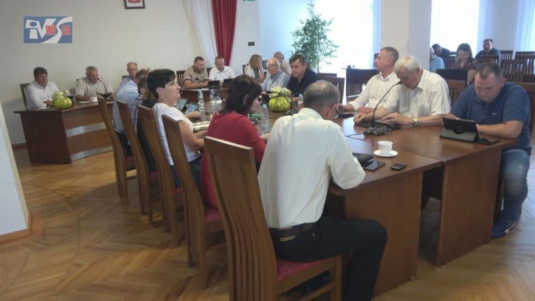 WSZYSCY RADNI POZYTYWNIE OCENILI BURMISTRZA – SESJA ABSOLUTORYJNA W BARANOWIE SANDOMIERSKIM