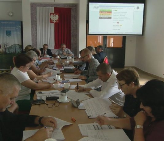 RADNI OBDARZYLI WÓJTA ZAUFANIEM – SESJA ABSOLUTORYJNA W GORZYCACH