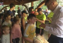 TŁUMY NA RAJDZIE ROWEROWYM – AKTYWNY WYPOCZYNEK W NOWEJ DĘBIE