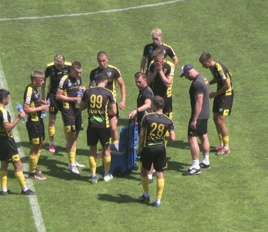 SIARKA PEWNIE POKONAŁA BROŃ RADOM – W TARNOBRZEGU TRWA BUDOWA DRUŻYNY