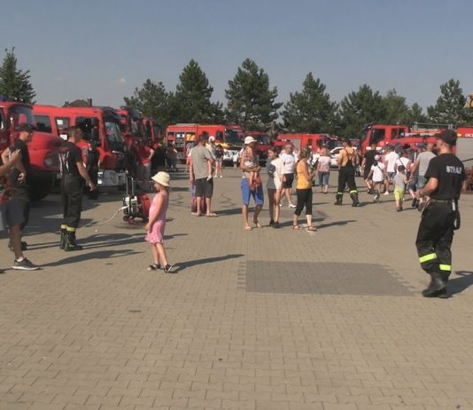 DRUGI ZLOT W GRĘBOWIE – WOZY STRAŻACKIE OPANOWAŁY PLAC TARGOWY