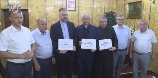 INWESTYCJE W TRZECH PARAFIACH – W BARANOWIE SANDOMIERSKIM WRĘCZONO PROMESY