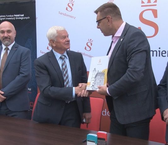 „BŁĘKITNA FALA” ZOSTANIE ZMODERNIZOWANA – W SANDOMIERZU ROZPOCZYNAJĄ DUŻĄ INWESTYCJĘ