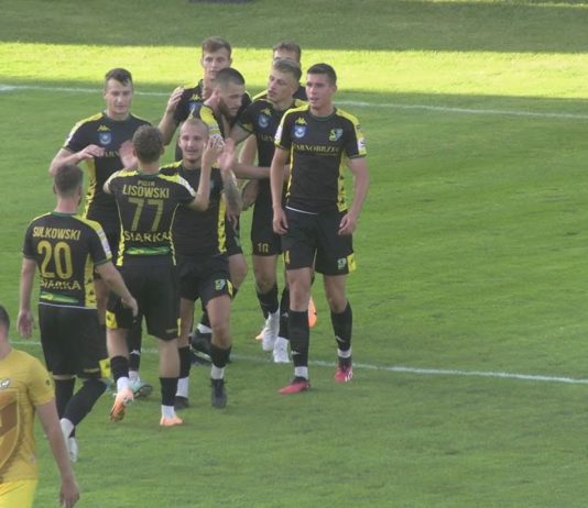 SIARKA ZACZYNA OD WYGRANEJ – CZARNI POŁANIEC PRZEGRALI W TARNOBRZEGU
