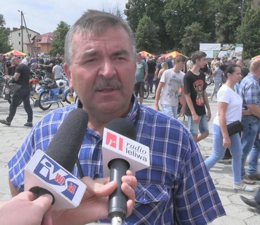 REKORDOWY ZJAZD W GRĘBOWIE – STARE MOTOCYKLE ZAPEŁNIŁY PLAC TARGOWY