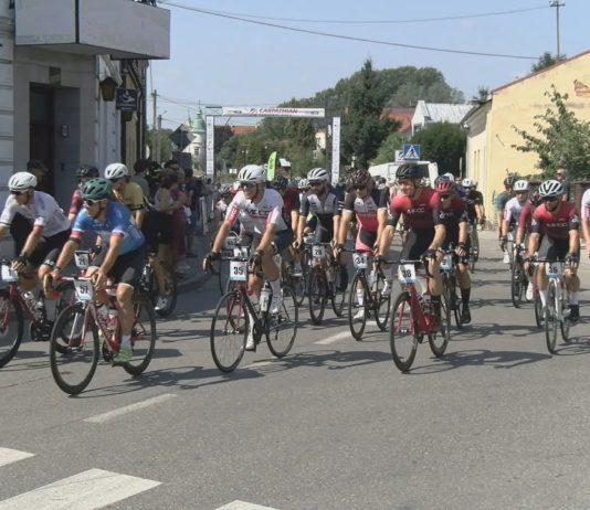 WYŚCIG KOLARSKI Z PRZESŁANIEM – OSTRE ŚCIGANIE W BARANOWIE SANDOMIERSKIM
