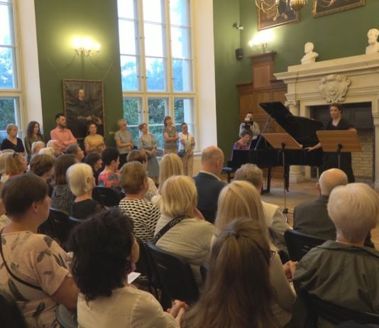 PORYWAJĄCY KONCERT NA ZAKOŃCZENIE – FESTIWALOWE PODSUMOWANIE W ZAMKU TARNOWSKICH