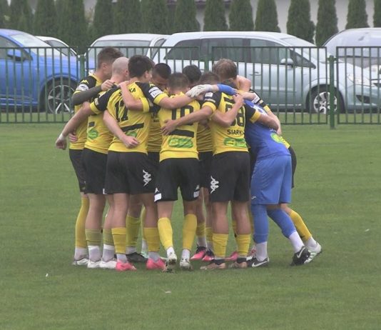 ZASŁUŻONE ZWYCIĘSTWO MŁODYCH SIARKOWCÓW – DRUŻYNA Z JAROCINA POKONANA