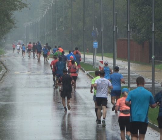 SPORTOWA RYWALIZACJA I NIESIENIE POMOCY – REKORDOWA ODSŁONA BIEGU SZKLARSKIEGO