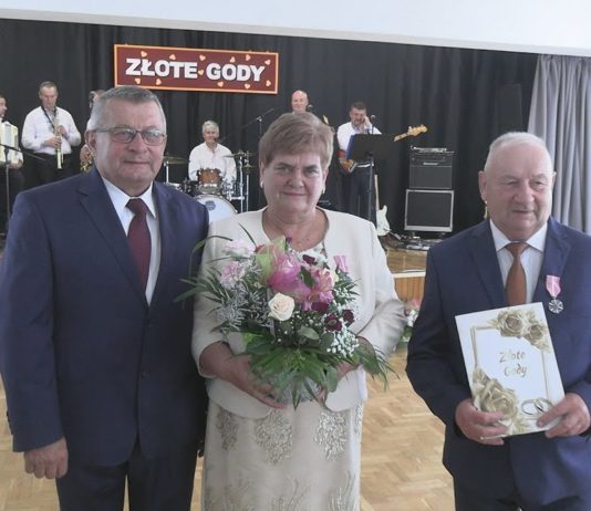 MAŁŻONKOWIE ODEBRALI MEDALE – ZŁOTE GODY W GRĘBOWIE