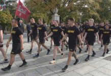 WOJSKOWA UROCZYSTOŚĆ W NOWEJ DĘBIE – POLSCY I AMERYKAŃSCY ŻOŁNIERZE POŻEGNALI DOWÓDCĘ BATALIONU