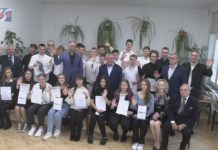 NAGRODZILI NAJLEPSZYCH UCZNIÓW – STYPENDIA W ZESPOLE SZKÓŁ W GORZYCACH