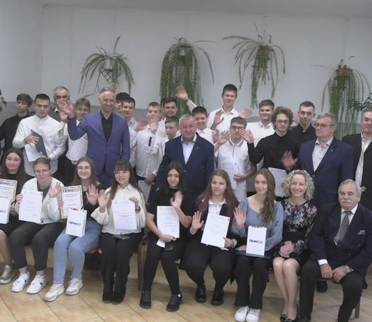 NAGRODZILI NAJLEPSZYCH UCZNIÓW – STYPENDIA W ZESPOLE SZKÓŁ W GORZYCACH