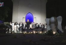 ZADUSZKI W MIECHOCINIE – NASTROJOWE WIDOWISKO NA ZABYTKOWYM CMENTARZU